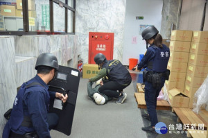 春節期間，桃園市政府警察局持續執行「加強重要節日安全維護工作」，讓桃園市民安心過好年。