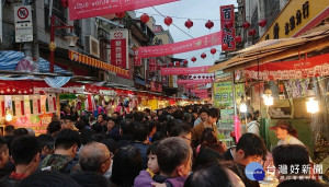 央氣象局表示，23日各地天氣穩定，高溫可達26°C以上，但隨著鋒面接近，北台灣明、後天將轉為多雲、小雨的天氣型態。（圖／台灣好新聞編輯部）