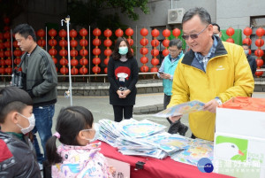 歡慶元宵　賴峰偉發送「澎湖觀光大鼠」造型提燈