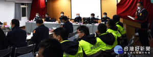 新北市警局板橋分局、刑大外勤隊、警犬隊、保大霹靂小組及交通警察大隊、少年隊、婦幼隊等優勢警力，前往板橋地區青少年易群聚治安熱點，以及特定場所執行威力掃蕩