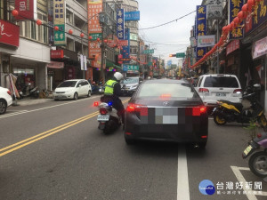 楊梅分局開始取締違規「大執法」，員警在大成路共取締違規停車合計41件，將繼續勸導並取締。

