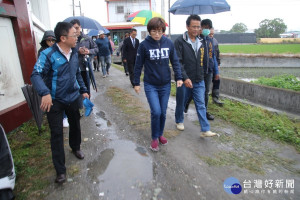 台東豐谷里農路泥濘難行　饒慶鈴指示農業處盡速改善（圖／台東縣政府提供）