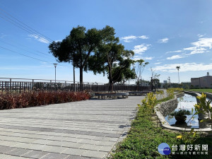 十四張圳水岸公園融入水圳與小麥文化