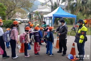 開學日　關山警啟動護童專案（圖／台東縣政府）