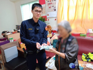 婦人遭詐稱領現付裝潢費，員警執意護鈔保住50萬。