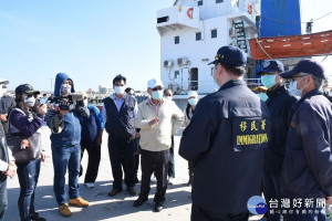 視察大陸砂石船　賴峰偉指示加強港邊防疫