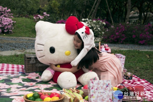 Hello Kitty參與2020台北杜鵑花季