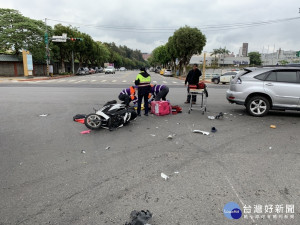 路口未禮讓及減速，熊貓外送員車禍，所幸僅輕傷。

