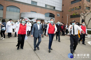 中央疫情指揮中心指揮官陳時中今(7)日上午赴新竹馬偕醫院視察防疫演練（圖／新竹市政府）