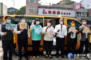 嘉義市在地生技業者捐贈乾洗手及二氧化氯給計程車業者等單位／市府提供