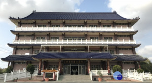 財團法人學甲慈濟宮附設竹篙山靈骨寶塔 。