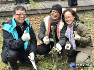 參山人員上梨山植樹