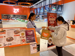 「喜滋客廚房」觀察發現二月份餐飲外帶比例，較上月增加三成，顯現消費者用餐習慣有所轉變，推出外帶優惠刺激消費。