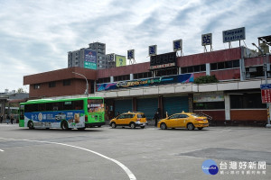 配合捷運綠線工程即將拆除的台鐵桃園火車站舊站外貌。