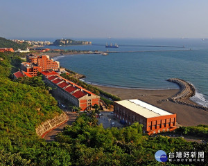 中山大學是全國大專校院唯一臨海設置運動教學場館的ˊ學校／中山大學提供