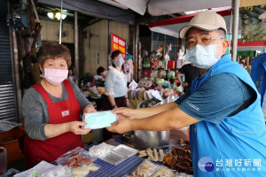 嘉義市民營傳統市場及列管攤集區攤商，也納入配售防疫口罩對象／市府提供