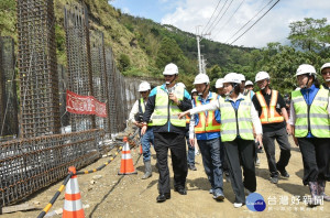 督促重建進度　張麗善視導縣道149甲線工區