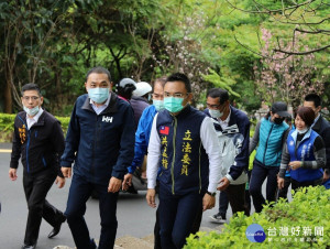 侯友宜29日前往八里慈恩納骨塔，視察清明防疫措施執行情形及增設電梯進度