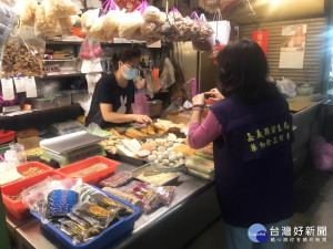 嘉義縣衛生局抽驗應景食品。圖／縣府提供(資料照片)