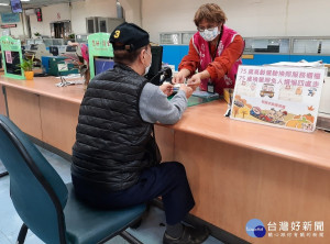 滿75歲的高齡汽機車駕駛每3年需重新換發駕照，若仍未辦理駕照換發手續，遭到警方攔查，將處1,800元至3,600元罰鍰