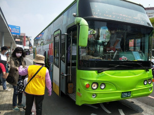 嘉義市即日起需配戴口罩才能搭乘大眾運輸工具，並提醒民眾須遵守社交距離／嘉義市府提供