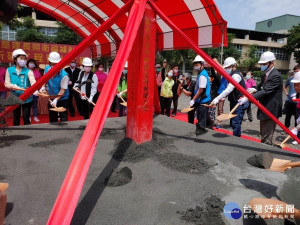 縣長王惠美主持線西鄉衛生所新建工程動土典禮，與會賓還有線西鄉長蘇韋峻、立法委員陳秀寳、彰化縣議員賴清美、莊陞漢、柯振杯、尤瑞春、王國忠、林宗翰、和美鎮長阮厚爵、線西鄉民代表會主席王水波、中國國民黨彰化縣黨部總幹事何育榮、彰化縣醫師公會理事長連哲震、彰濱秀傳紀念醫院副營運長陳進堂、吳嘉栩建築師、通勇營造有限公司董事長林看、彰化縣衛生局長葉彥伯、線西鄉衛生所主任李佳勳等人。圖／記者鄧富珍攝