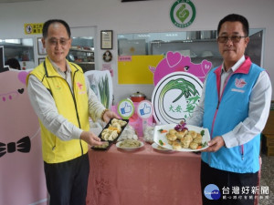 
大安蔥肉餡餅，大安蔥肉水餃(手工捏花)三口味產品獲得全國第一家農會取得AMOT星級溯源食品評鑑（上），十五日大安農會舉辦上市說明會。（記者陳榮昌攝）
