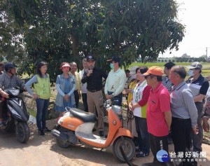 雲林農田水利會會長洪國浩與立委劉建國及地方民代前往林內、虎尾等地，現勘民眾陳情欲改善的灌溉、排水渠道及地下水井，為農民朋友健全農田水利建設。