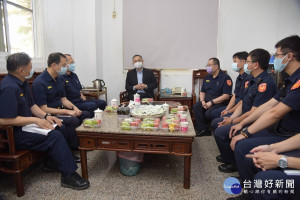 警政署長陳家欽前往嘉義市長竹派出所進行座談／嘉義市警局提供