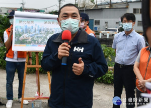 侯友宜19日前往視察塭仔圳重劃區，期許開發後改變市容，帶動區域發展，打造兼具經濟發展及生態平衡的景觀休閒帶，使新北成為大台北中心