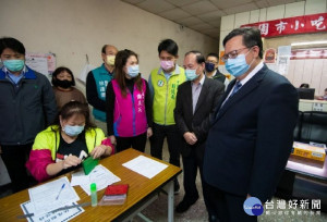 市長視察職業工會勞工生活補助申請作業

