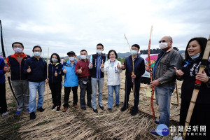 樹林原住民傳統射箭場完工，新北市副市長陳純敬25日率原民局長羅美菁與原民議員楊春妹、宋雨蓁及馬見等前往視察