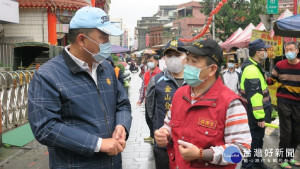 因應今日人、車流管制演練，金山區長陳國欽及金山分局長陳永昌實地共商管制計畫並作警力調度