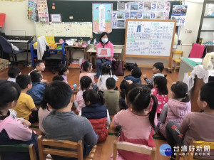 南投縣文化局推廣客語自幼幼班學起。（文化局提供）