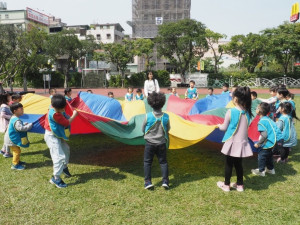 新北市109學年度公立及非營利幼兒園招生，因應嚴重特殊傳染性肺炎防疫需求，不開放現場觀看抽籤，家長可至各校網站上觀看抽籤錄影