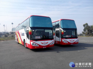 針對計程車、遊覽車客運業及小客車租賃業駕駛，在4月至6月期間，補貼駕駛人每月一萬元薪資補助，

