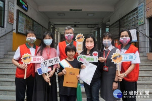 靈鷲山普仁小太陽專車巡迴桃園，頒發靈鷲山第10屆全國普仁獎。