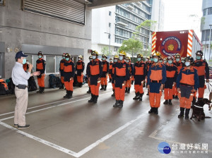 新北市今年5月份為國際人道救援輪值縣市，消防局為強化大規模震災人命救助機制，3日上午進行緊急動員集結演練