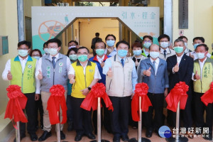 老照片展出席貴賓。