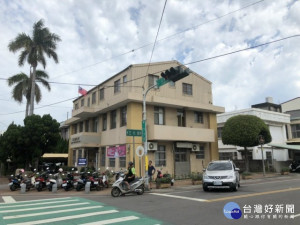 
后里區公所缺乏停車場，造成洽公民眾不便，區長賴同一選擇都市計畫機關5用地，興建聯合辦公大樓及地下停車場。（記者陳榮昌攝）