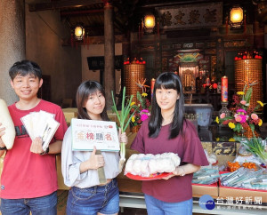 新北市立圖書館特別準備近3000份祈福文昌筆，將免費送給莘莘學子，為考生加油打氣 