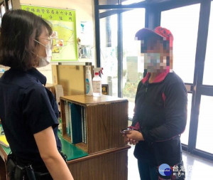 女子接獲電話警告若未繳清所積欠的電話費將「走法院」，心生恐慌不知如何是好，所幸先尋求警方協助，經165反詐騙專線查詢，成功阻詐。