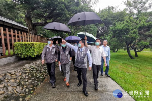 「桃園忠烈祠暨神社文化園區」預計在7月15日重新對外開放，桃園市長鄭文燦前往視察修復工程。