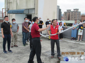 新北市榮民服務處20日舉辦109年上半年消防安全講習，林火土處長親自主持