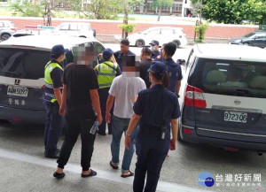 兩派人馬因敬酒引發全武行，北港警方獲報迅速啟動快打，以優勢警力有效控制場面，亦重申公權力不容挑戰的決心。