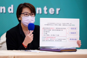 在中央流行疫情指揮中心的「防疫新生活運動」指引下，台北市政府25日宣布只要同時符合「維持社交距離，如無法則應配戴口罩」、「室內實名制」、「不共餐」這三項條件，6月1日起將開放場館。（圖／台北市府秘書處媒體事務組）