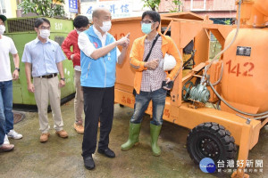 兩度視察七賢截流站　韓國瑜：聆聽淹水經驗、了解改善