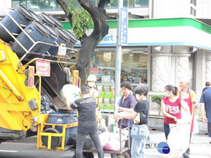 桃園四大超商垃圾，6/1起自行收運。