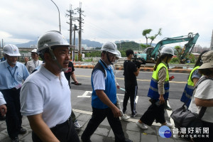 市長侯友宜1日上午視察康寧街拓寬工程時表示，工程完工後連接未來國道入口匝道，汐止地區聯外交通將更加順暢