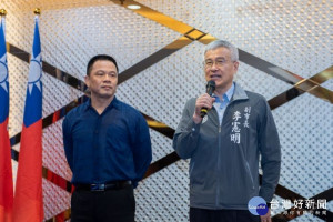 李副市長致詞，感謝後指部官兵弟兄的協助，讓國人有優質的口罩可以購買使用。

